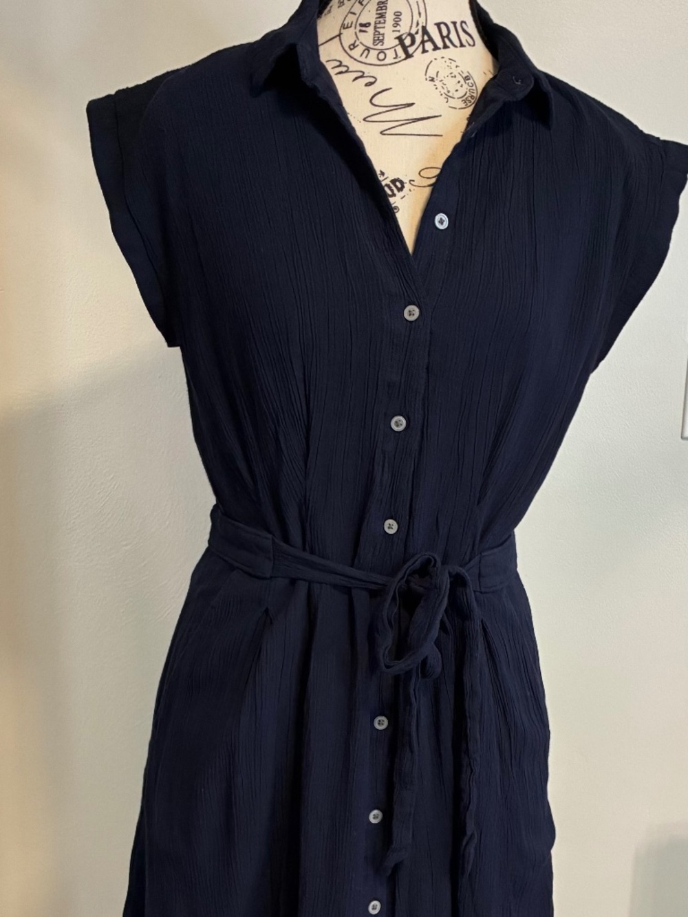 LOFT Navy Midi Pocket Shirtdress with a tie front and cap sleeves. Size 2. EUC